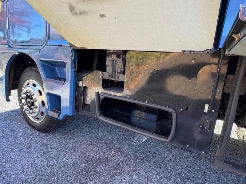 2010 Freightliner Mobile Classroom - Image 22