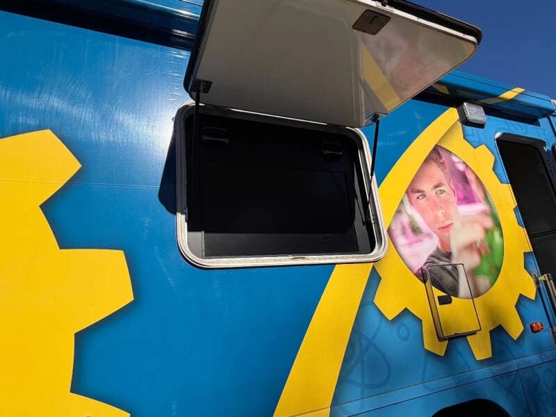 2010 Freightliner Mobile Classroom - Image 26