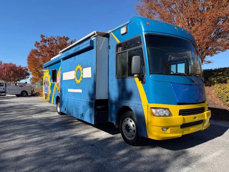 2010 Freightliner Mobile Classroom - Image 27