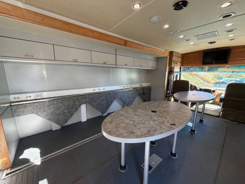 2010 Freightliner Mobile Classroom - Image 33