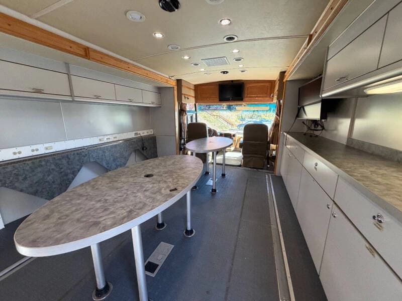 2010 Freightliner Mobile Classroom - Image 34