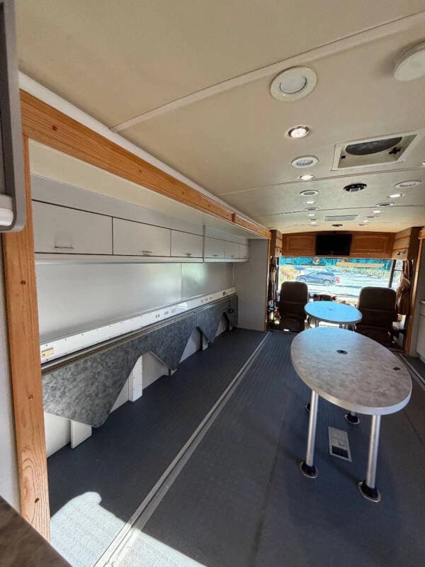 2010 Freightliner Mobile Classroom - Image 40