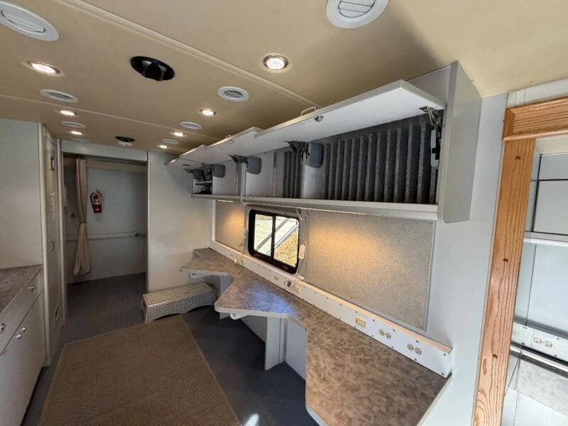 2010 Freightliner Mobile Classroom - Image 41