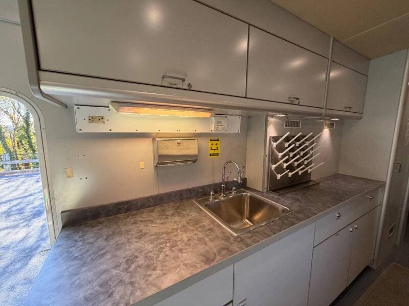 2010 Freightliner Mobile Classroom - Image 44