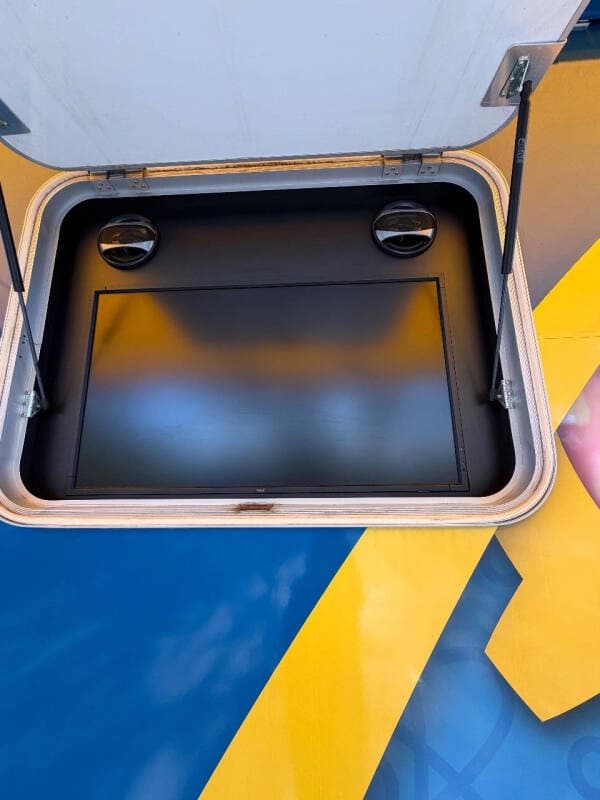 2010 Freightliner Mobile Classroom - Image 45