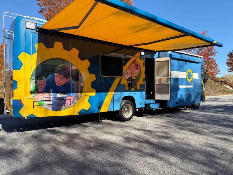 2010 Freightliner Mobile Classroom - Image 47