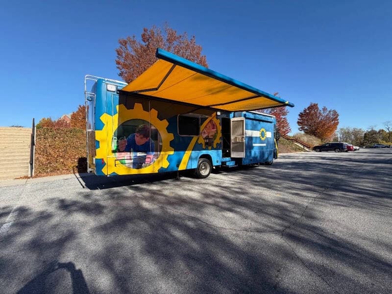 2010 Freightliner Mobile Classroom - Image 48