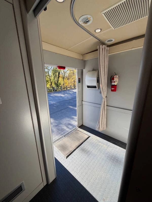 2010 Freightliner Mobile Classroom - Image 58