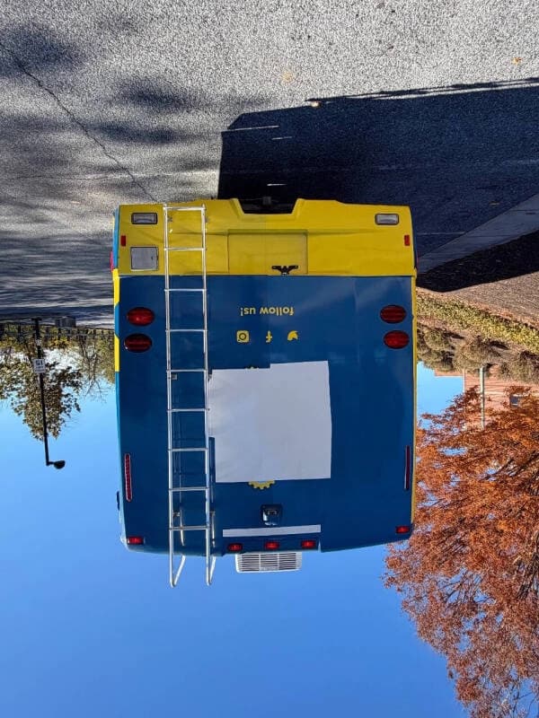 2010 Freightliner Mobile Classroom - Image 8