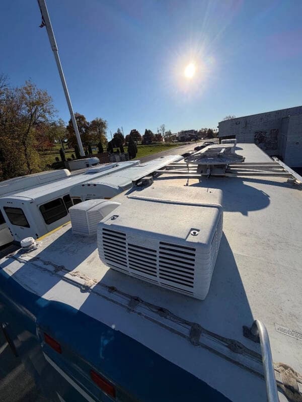 2010 Freightliner Mobile Classroom - Image 71