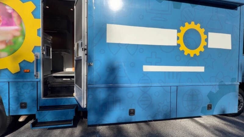 2010 Freightliner Mobile Classroom - Image 74