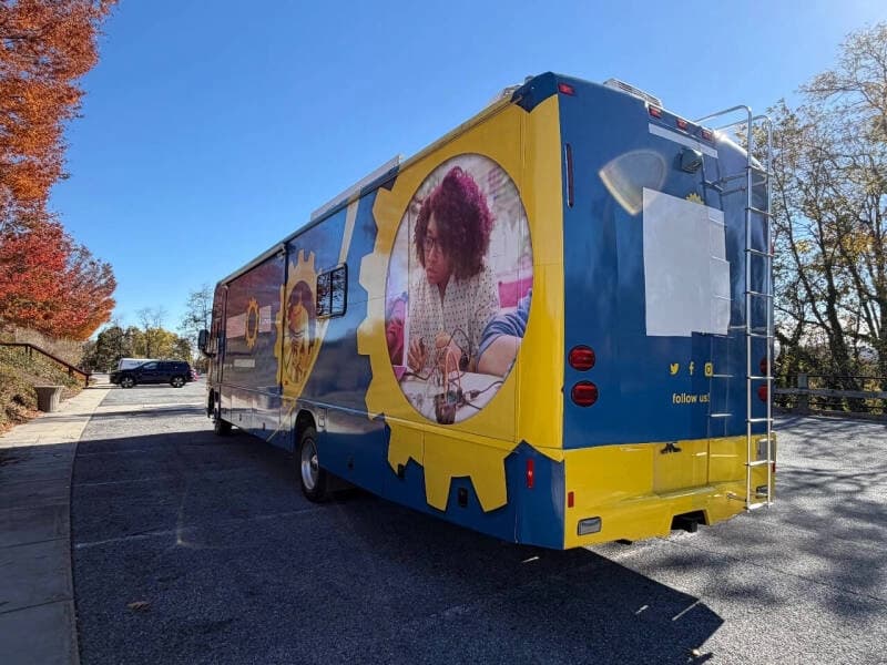 2010 Freightliner Mobile Classroom - Image 10