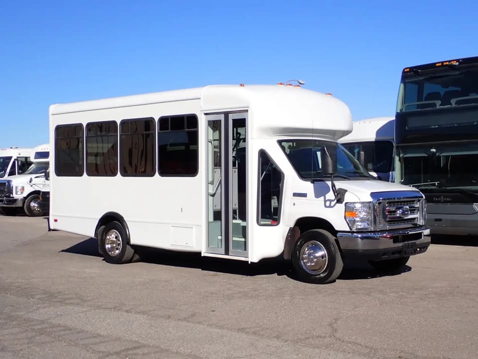 2010 Starcraft Allstar Shuttle Bus - Image 1