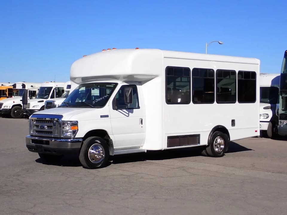 2010 Starcraft Allstar Shuttle Bus - Image 6