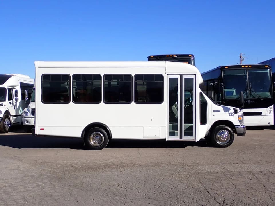 2010 Starcraft Allstar Shuttle Bus - Image 2