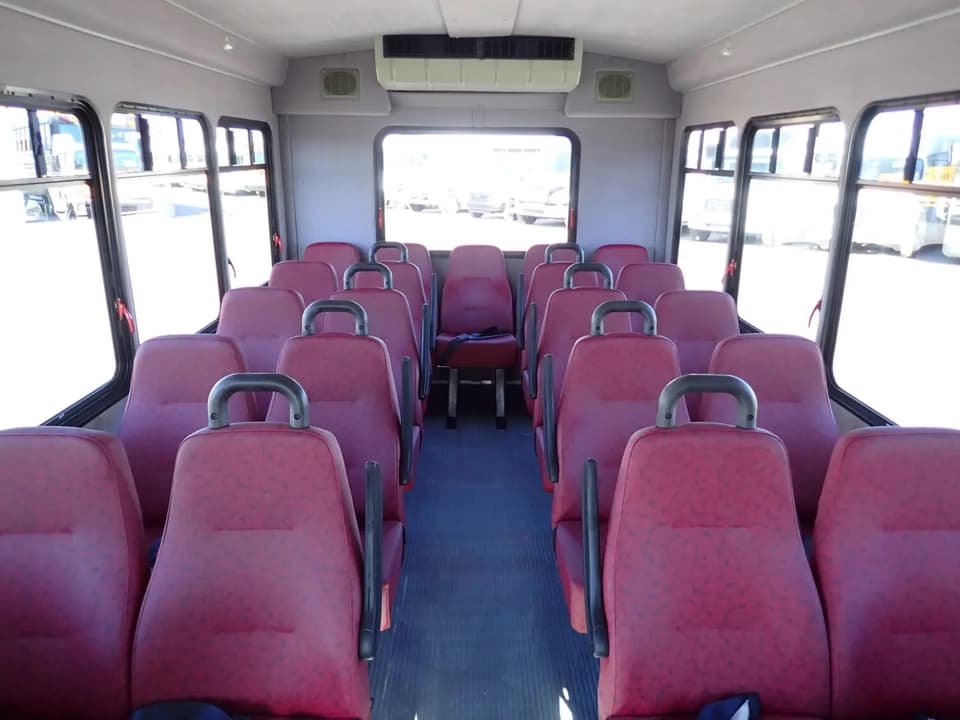 2010 Starcraft Allstar Shuttle Bus - Image 4