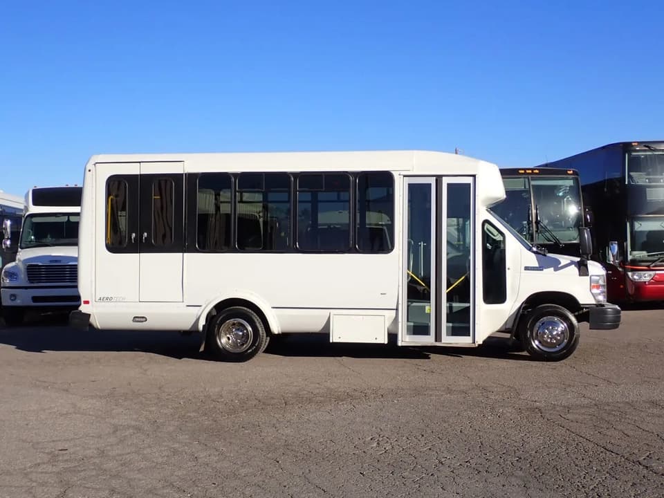 2019 ElDorado Aerotech ADA Shuttle Bus - Image 3