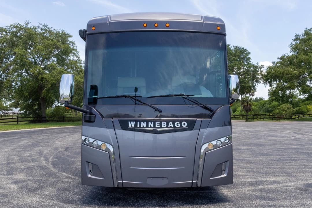 2019 Winnebago Horizon Motorhome - Image 12