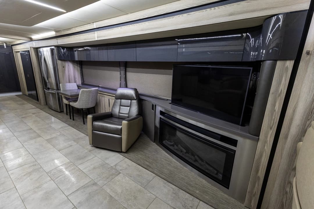 2019 Winnebago Horizon Motorhome - Image 15