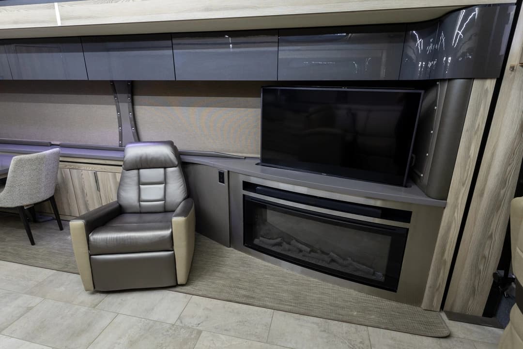 2019 Winnebago Horizon Motorhome - Image 16
