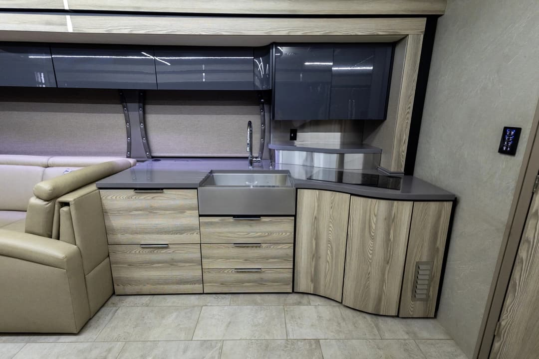 2019 Winnebago Horizon Motorhome - Image 20