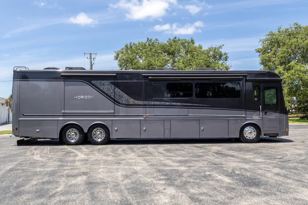 2019 Winnebago Horizon Motorhome - Image 3