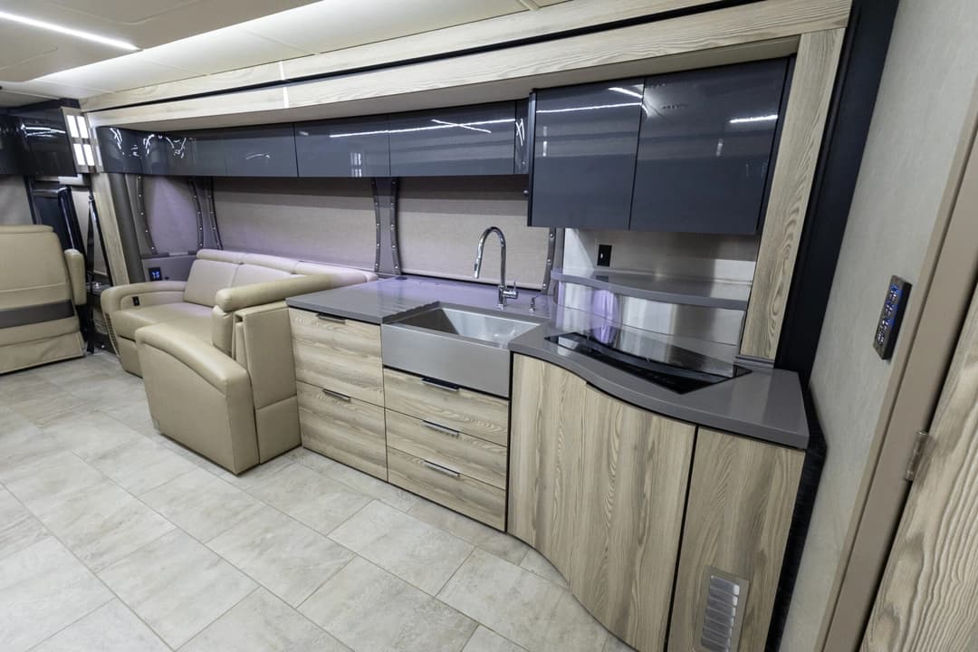2019 Winnebago Horizon Motorhome - Image 21
