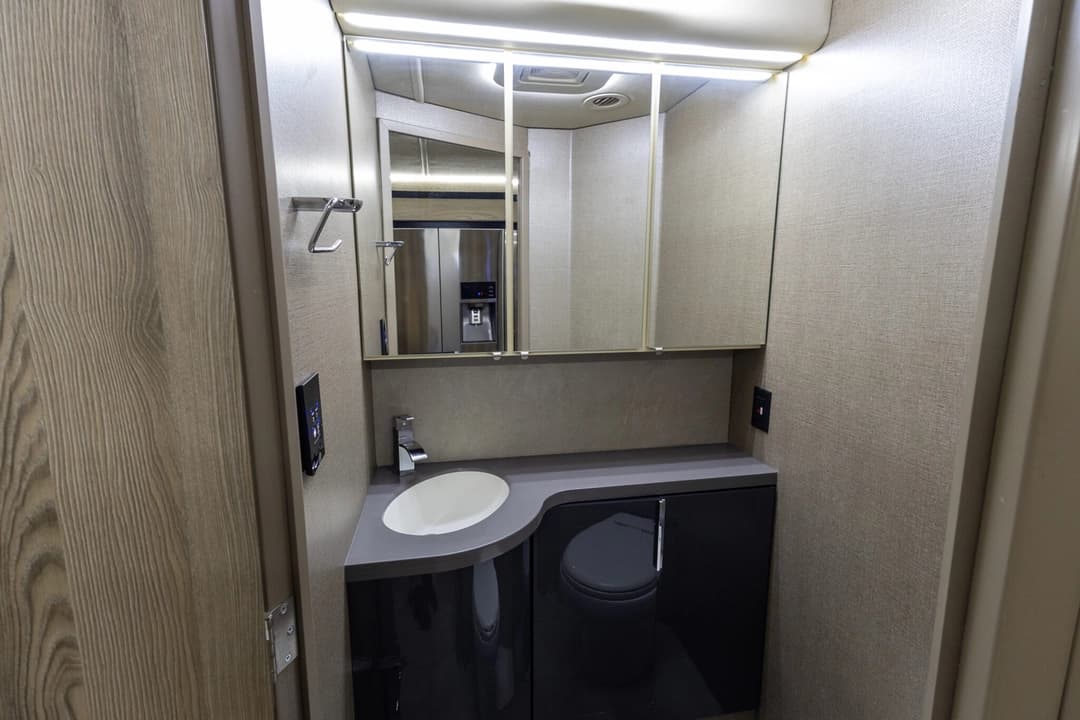 2019 Winnebago Horizon Motorhome - Image 23