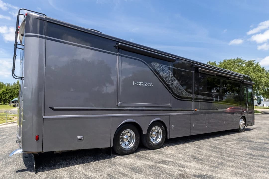 2019 Winnebago Horizon Motorhome - Image 4
