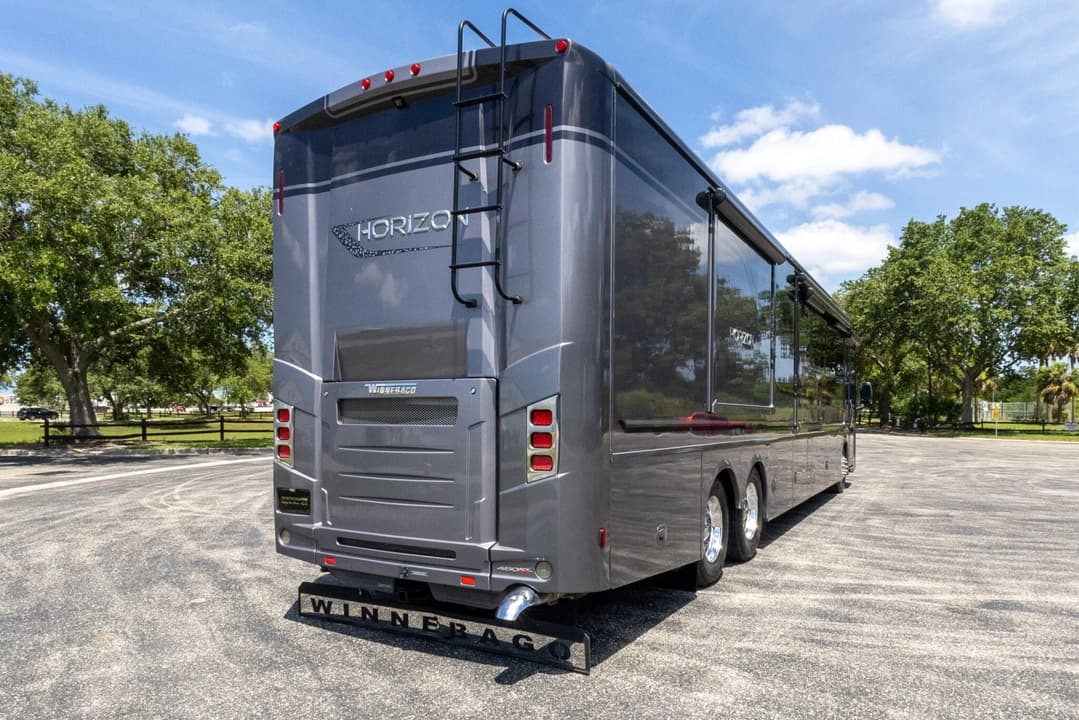 2019 Winnebago Horizon Motorhome - Image 5