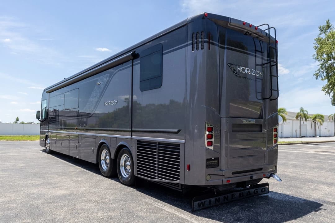2019 Winnebago Horizon Motorhome - Image 7
