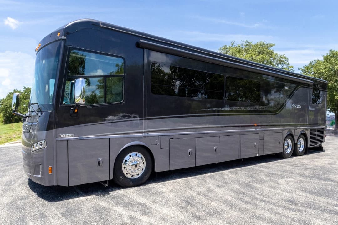 2019 Winnebago Horizon Motorhome - Image 10