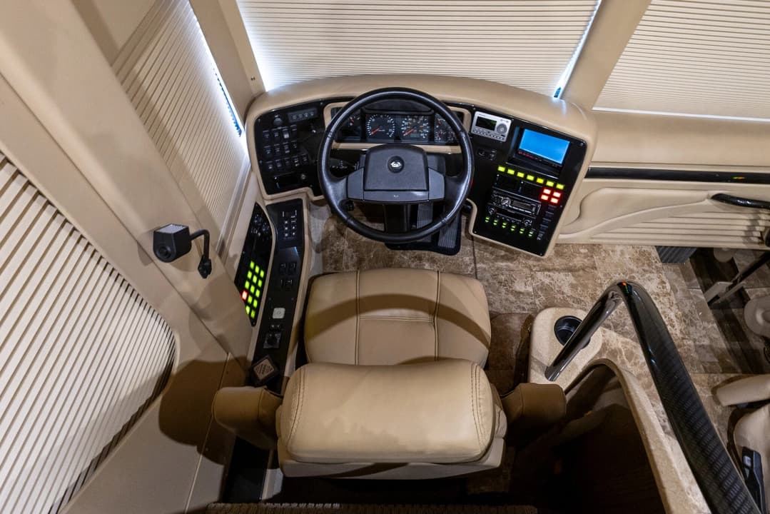 2008 Prevost H3-45 Motorhome - Image 13