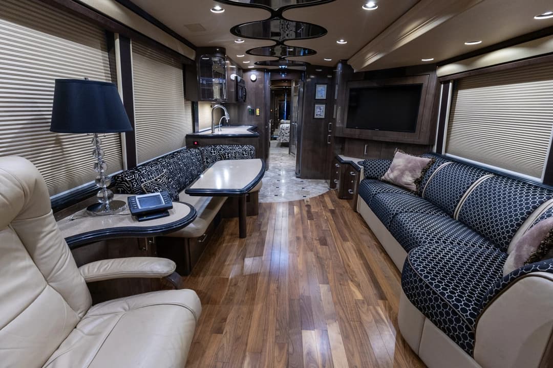 2008 Prevost H3-45 Motorhome - Image 14