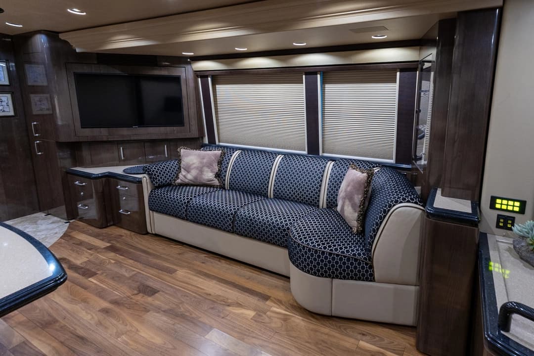 2008 Prevost H3-45 Motorhome - Image 15