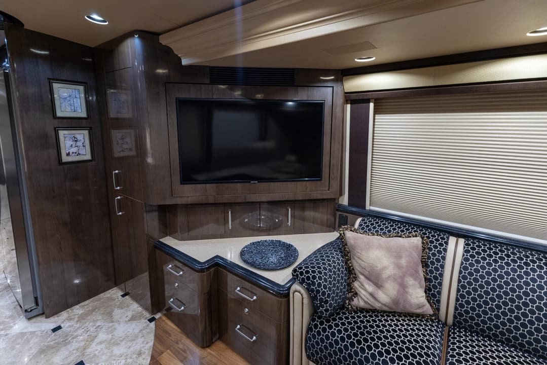 2008 Prevost H3-45 Motorhome - Image 16
