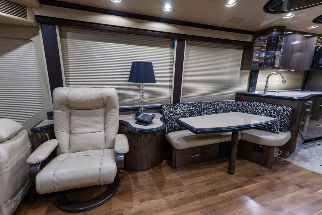2008 Prevost H3-45 Motorhome - Image 17