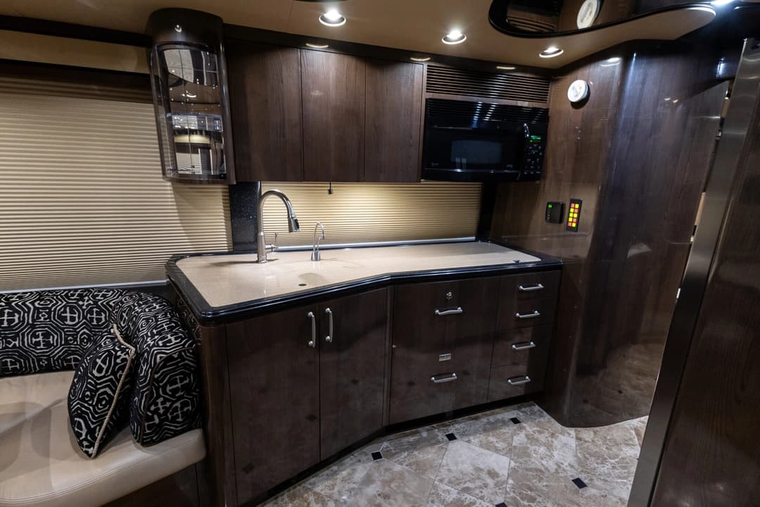 2008 Prevost H3-45 Motorhome - Image 18
