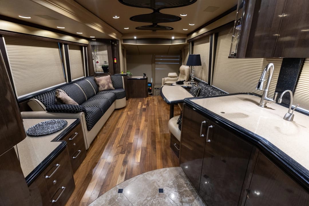2008 Prevost H3-45 Motorhome - Image 21