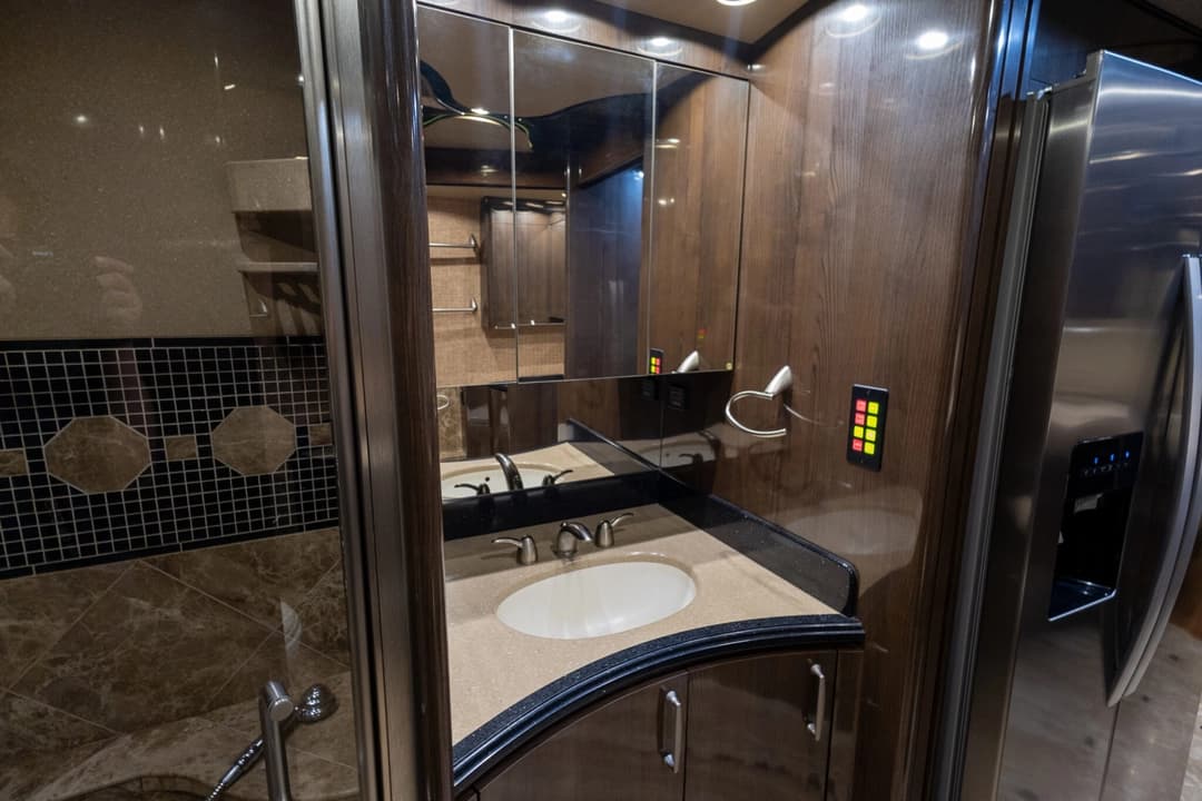 2008 Prevost H3-45 Motorhome - Image 23