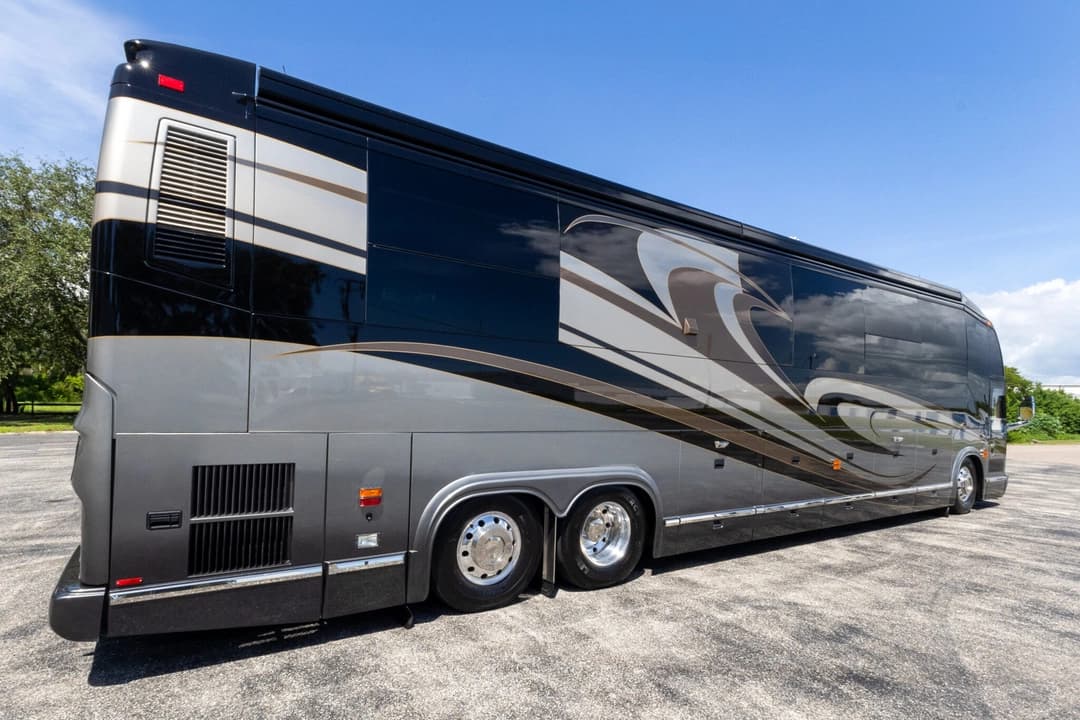 2008 Prevost H3-45 Motorhome - Image 4