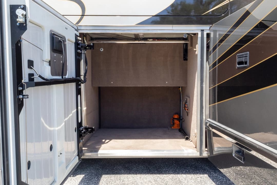 2008 Prevost H3-45 Motorhome - Image 43