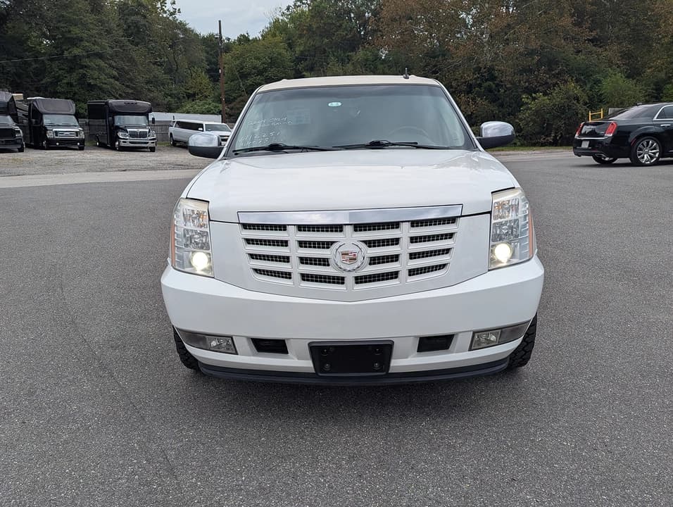 2009 Executive Coach Builders Suburbalade SUV Stretch - Image 10