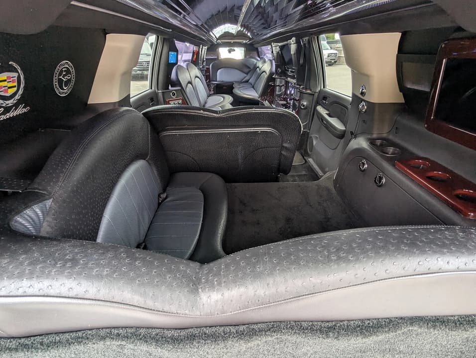 2009 Executive Coach Builders Suburbalade SUV Stretch - Image 4