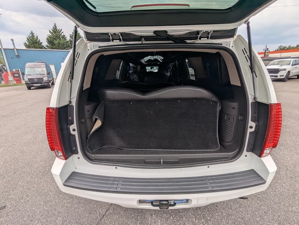 2009 Executive Coach Builders Suburbalade SUV Stretch - Image 5