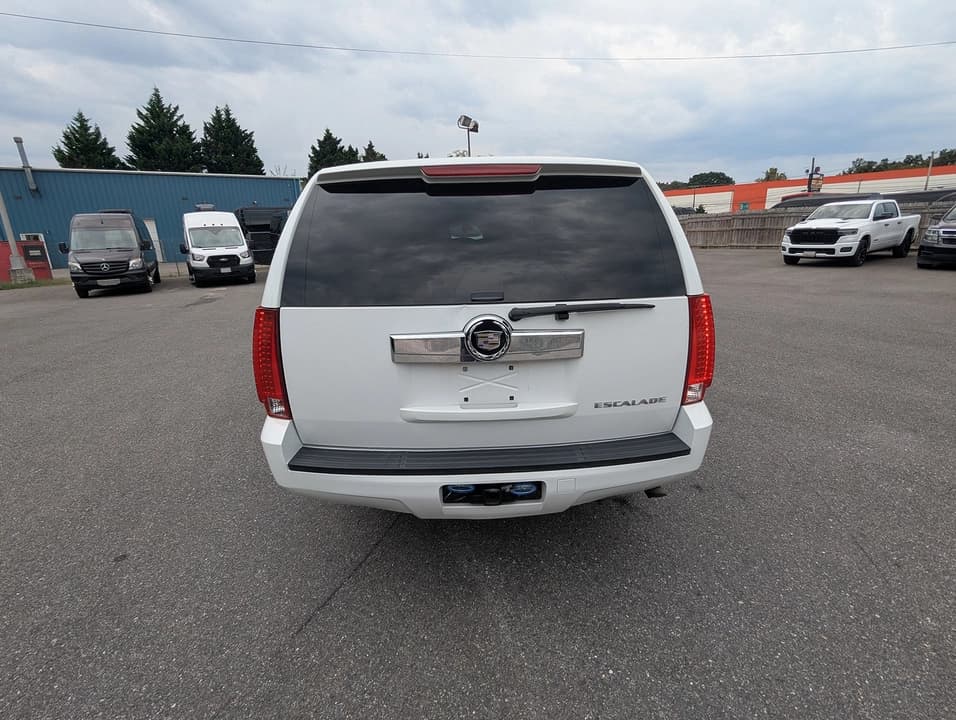 2009 Executive Coach Builders Suburbalade SUV Stretch - Image 9