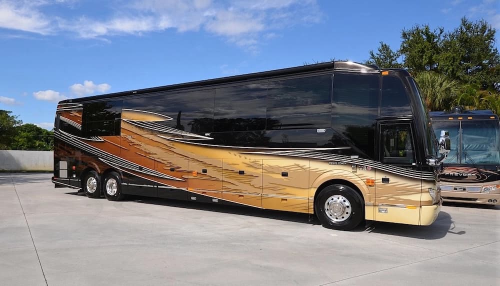 2016 Prevost Liberty Elegant Lady H3-45 Motorcoach - Image 2