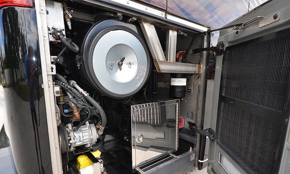 2016 Prevost Liberty Elegant Lady H3-45 Motorcoach - Image 11