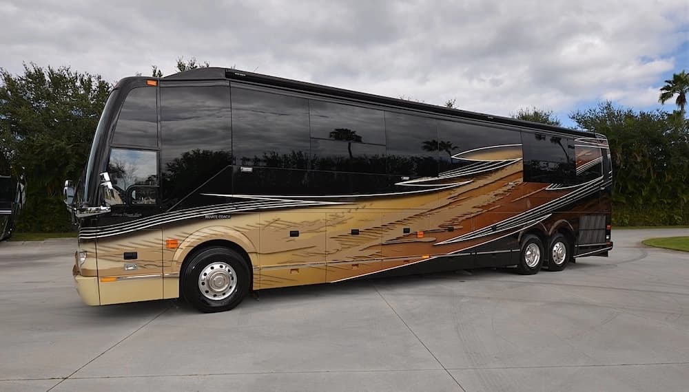 2016 Prevost Liberty Elegant Lady H3-45 Motorcoach - Image 14