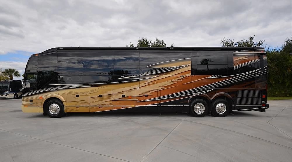 2016 Prevost Liberty Elegant Lady H3-45 Motorcoach - Image 15